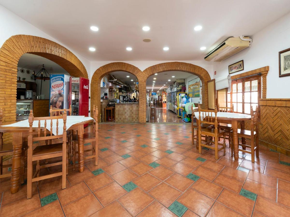 Oyo Hostal El Paisano Utrera Bagian luar foto