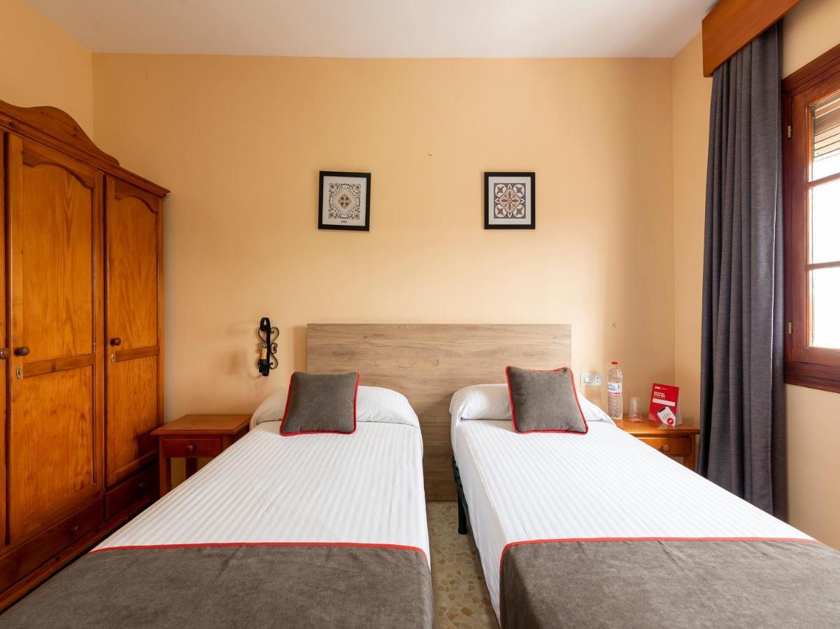 Oyo Hostal El Paisano Utrera Bagian luar foto
