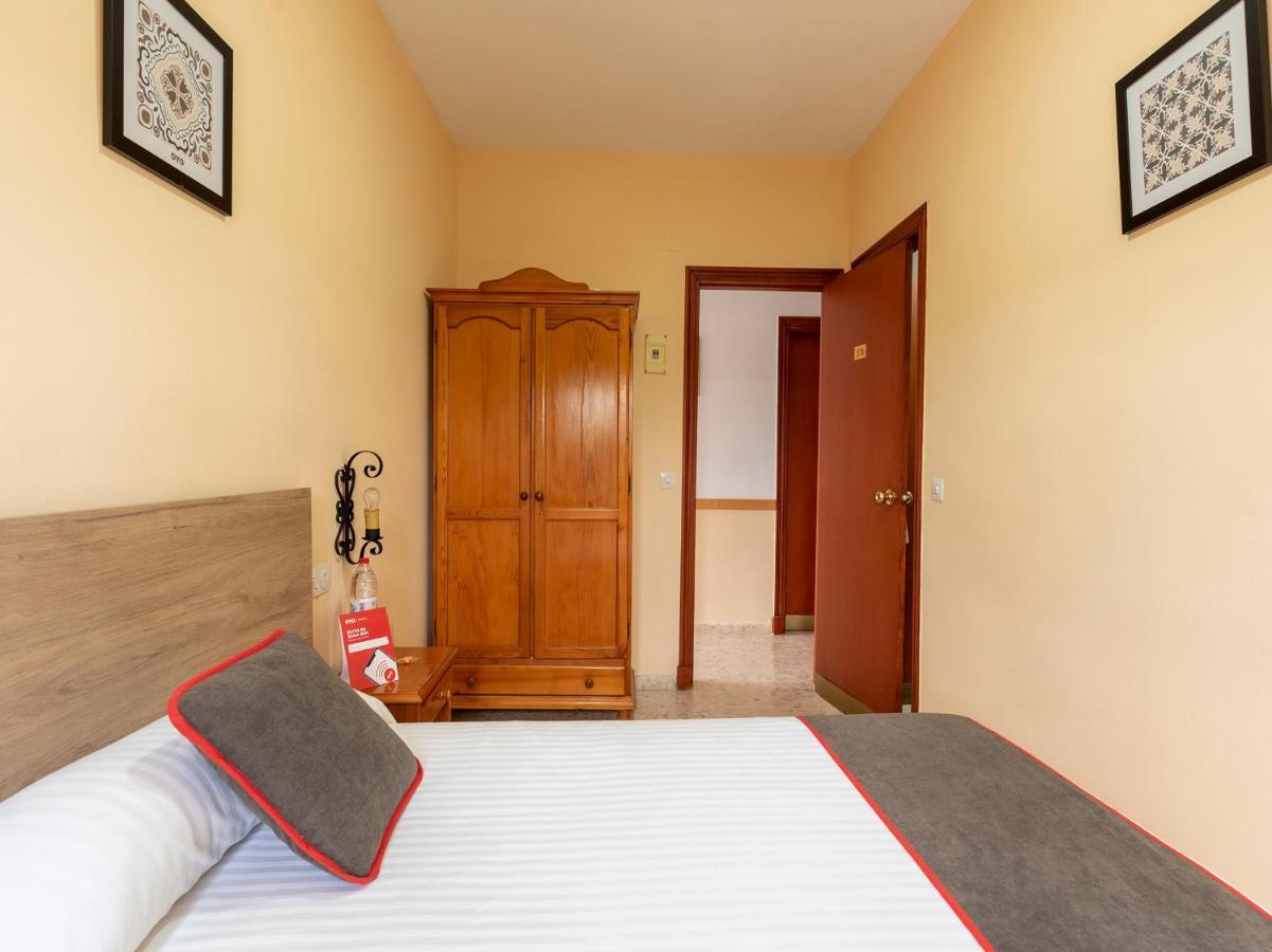 Oyo Hostal El Paisano Utrera Bagian luar foto