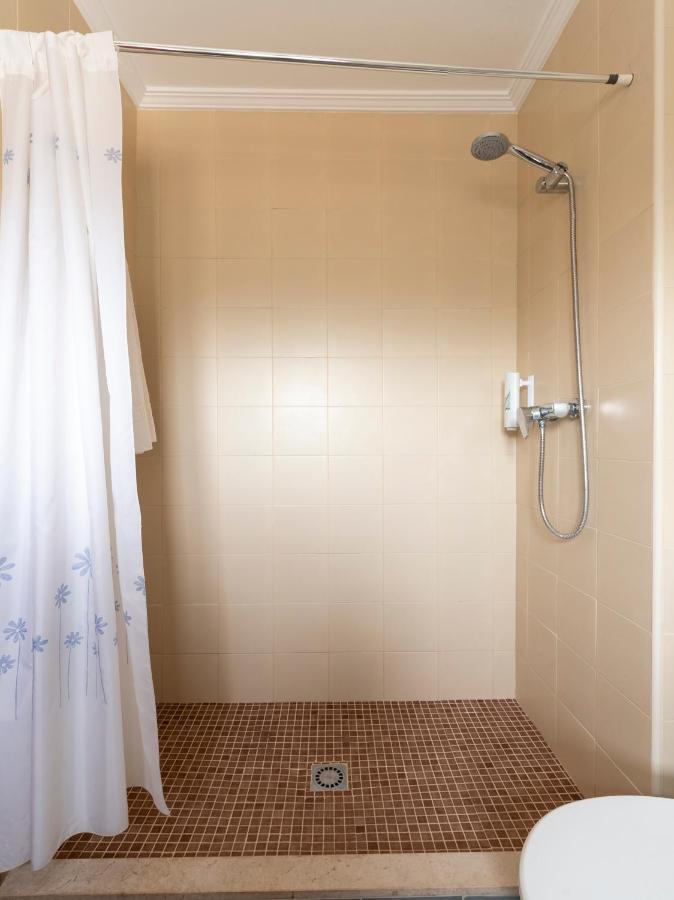Oyo Hostal El Paisano Utrera Bagian luar foto