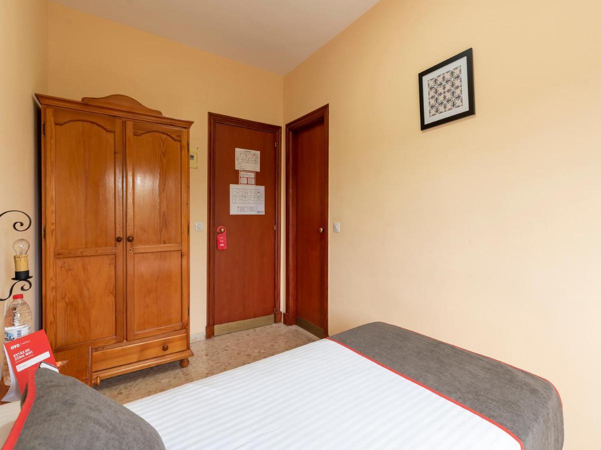Oyo Hostal El Paisano Utrera Bagian luar foto