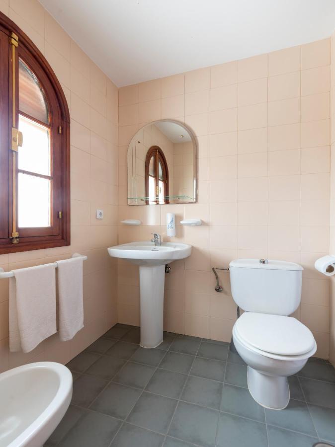 Oyo Hostal El Paisano Utrera Bagian luar foto