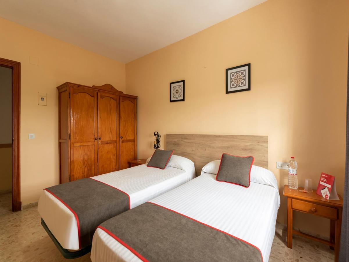 Oyo Hostal El Paisano Utrera Bagian luar foto