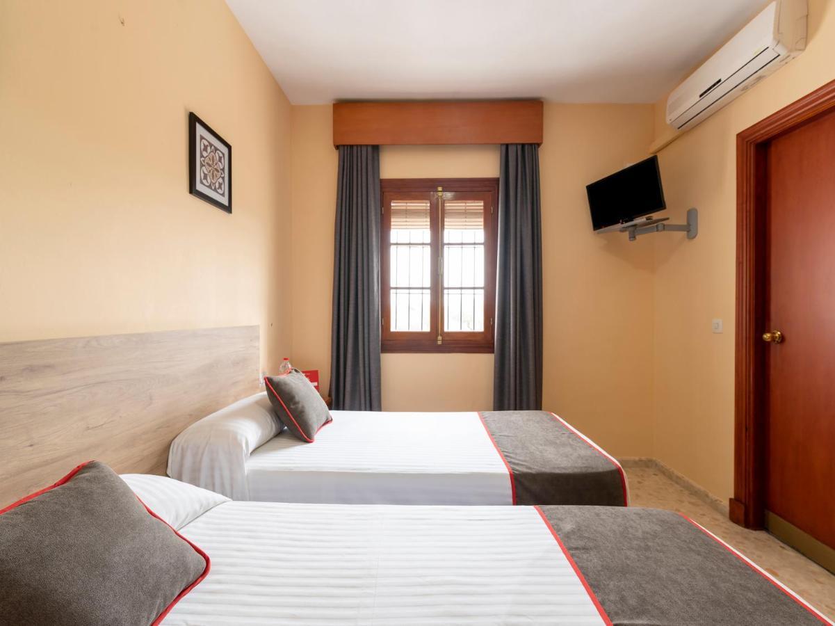 Oyo Hostal El Paisano Utrera Bagian luar foto
