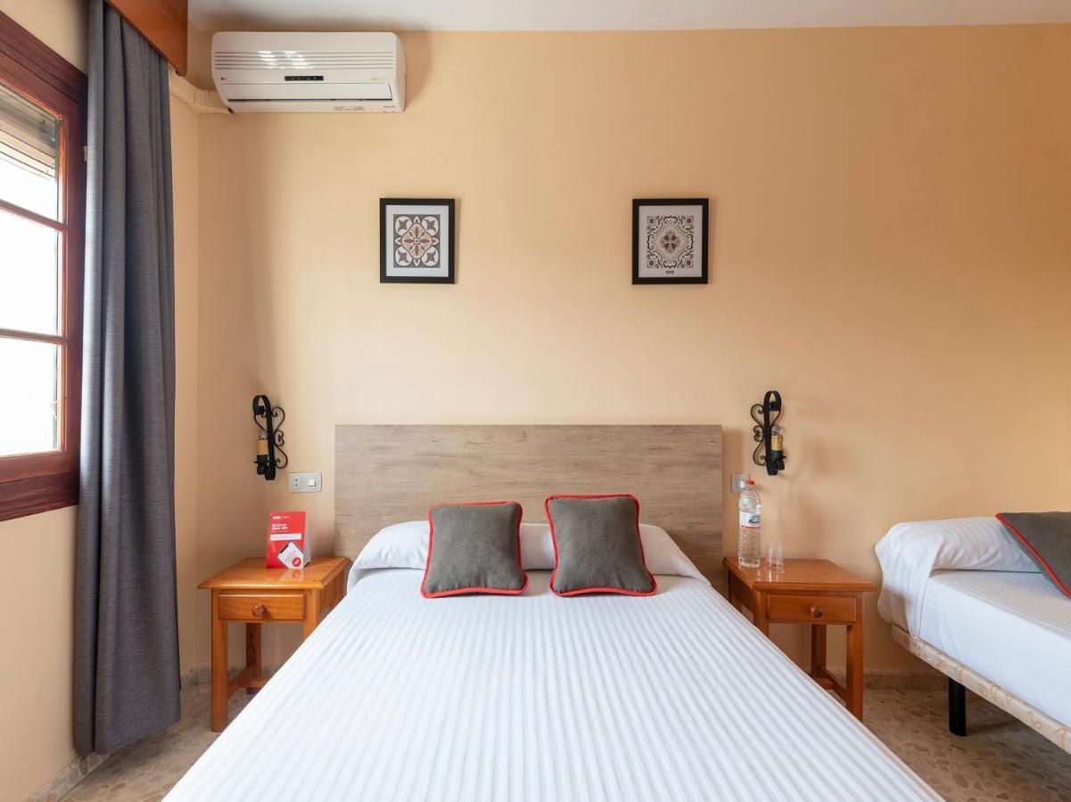 Oyo Hostal El Paisano Utrera Bagian luar foto