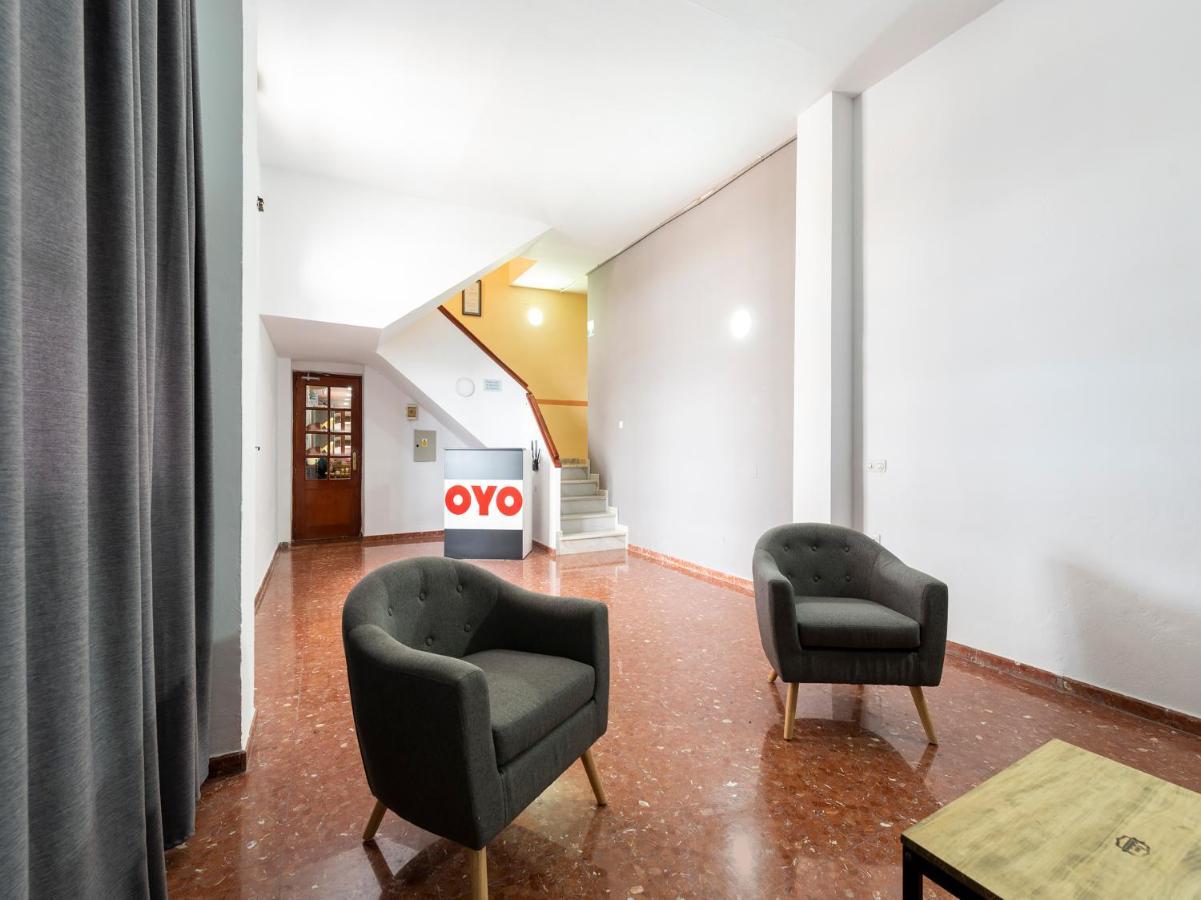 Oyo Hostal El Paisano Utrera Bagian luar foto