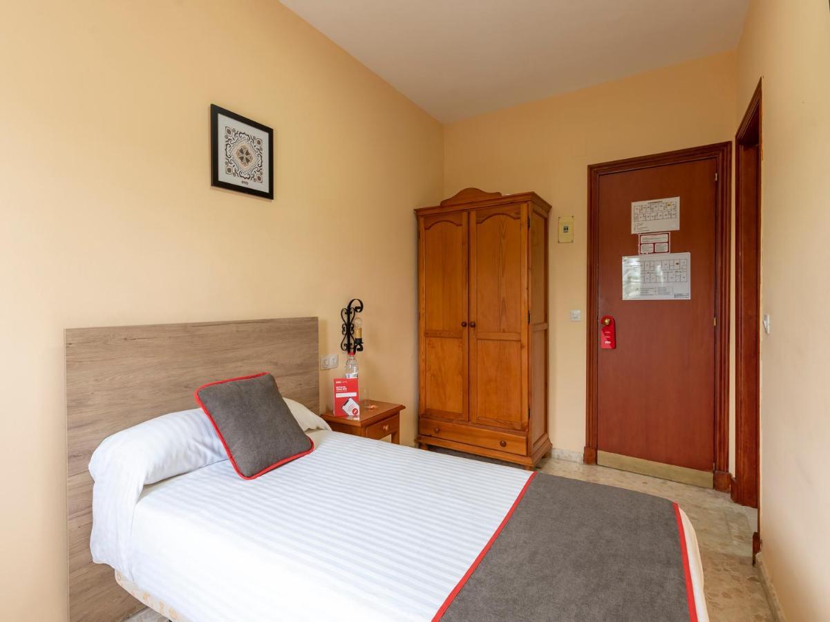 Oyo Hostal El Paisano Utrera Bagian luar foto