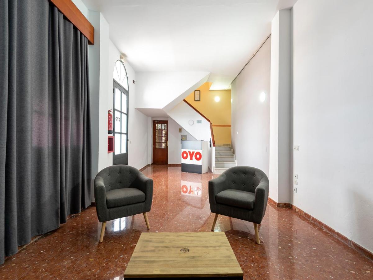 Oyo Hostal El Paisano Utrera Bagian luar foto