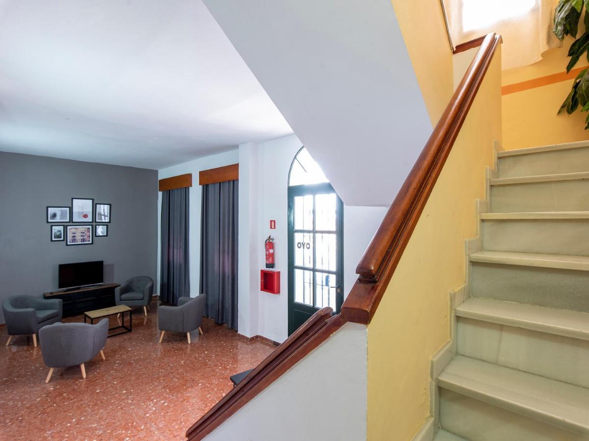 Oyo Hostal El Paisano Utrera Bagian luar foto