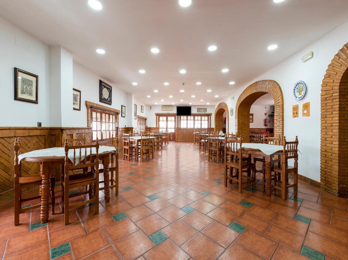 Oyo Hostal El Paisano Utrera Bagian luar foto