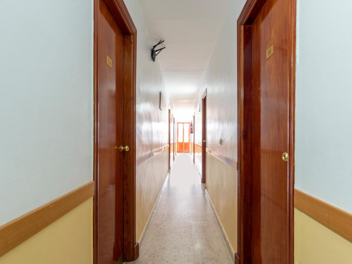 Oyo Hostal El Paisano Utrera Bagian luar foto